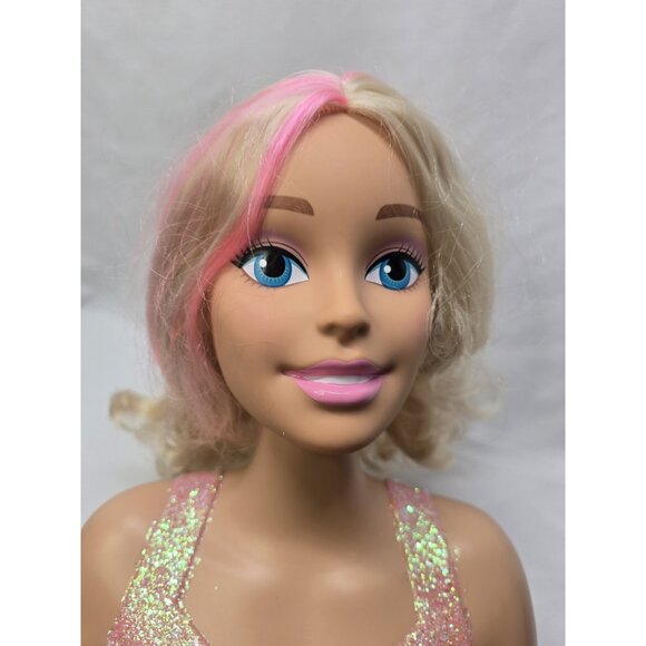 Just Play "Barbie" Styling Head Nails With Movable Hands 2016  Fashion Bust - Picture 3 of 16